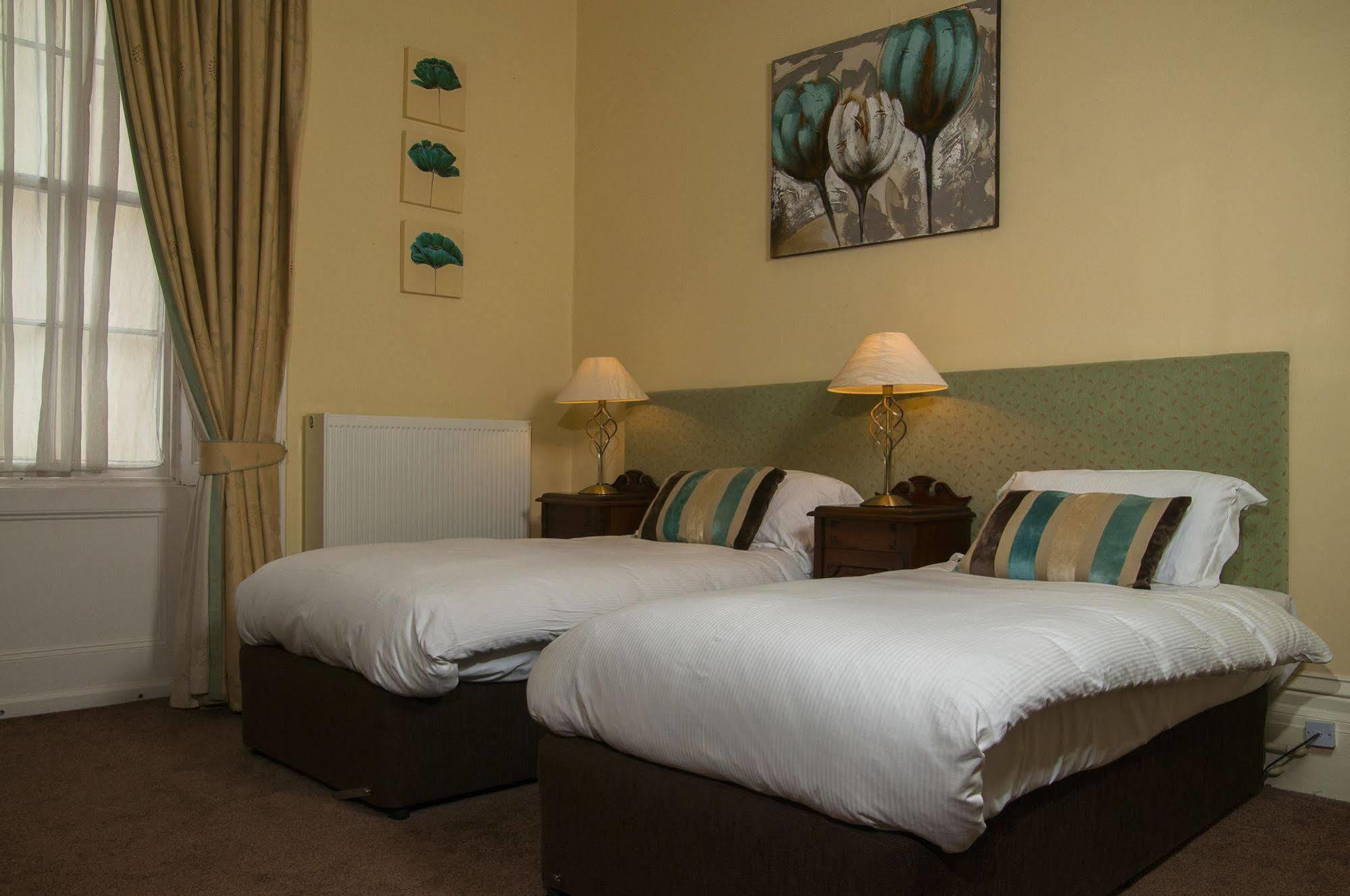 Clarence Court Hotel Cheltenham Exteriör bild